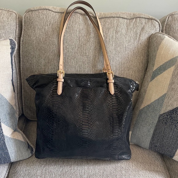 Michael Kors Black‎ Patent Embossed Python Jet Set Tote 4MK124 Preowned - Picture 3 of 6